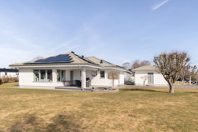 Stilrent och påkostat boende i lugna Olofsbo – nära havet