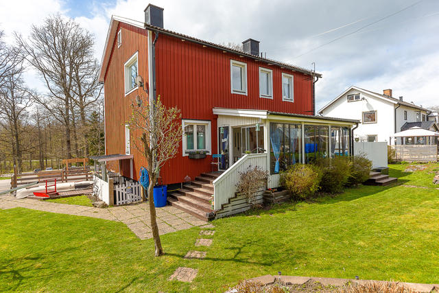 Rymlig och välskött 2-plansvilla om hela 184 kvm i trivsamma Ankarsrum