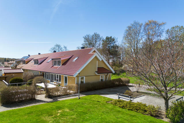 Välkomna till detta friköpta hörnhus i populära Bratthammar