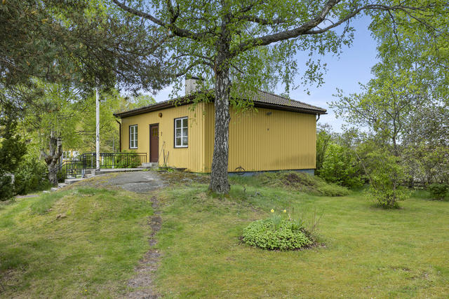 Härlig tomt med charmigt hus