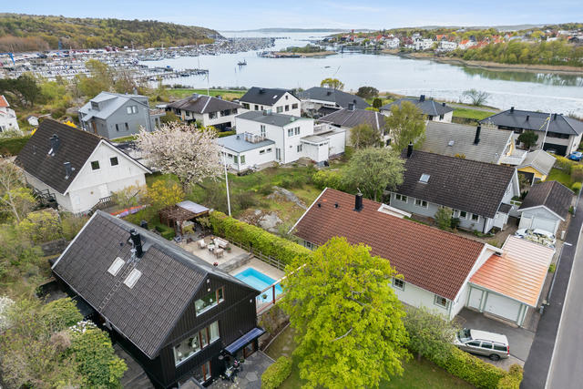 Denna fastighet ligger med ett underbart havsnära läge.