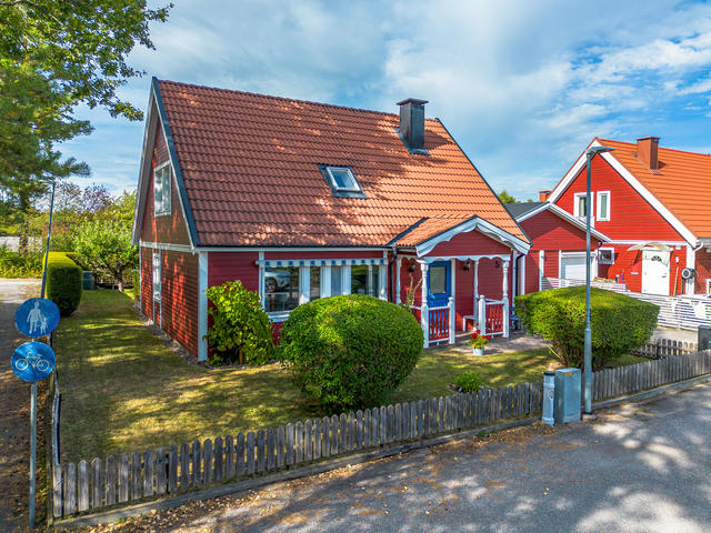 Varmt välkomna till Vitriskagatan 5 och detta trivsamma och välskötta kedjehus i omtyckta Bergvreten!