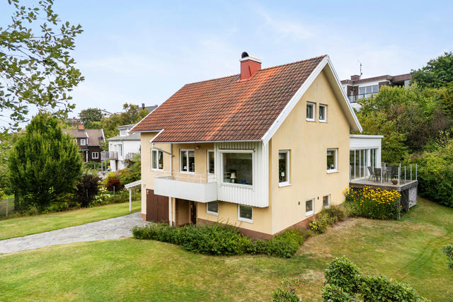 Välkommen till denna vackra villa på Cypressgatan 17.