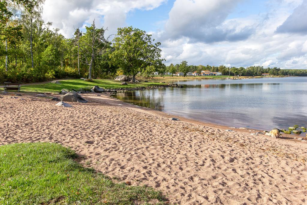 Gemensam badplats med sandstrand