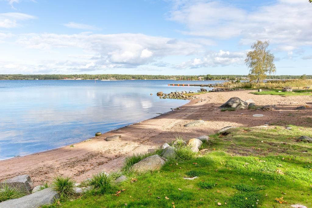Gemensam badplats med sandstrand
