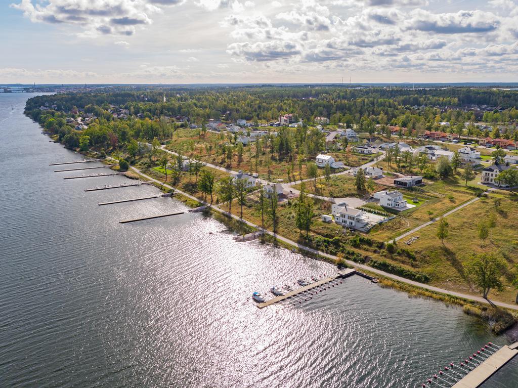 Se tomtkarta på: http://karta.gertrudsvik.se/