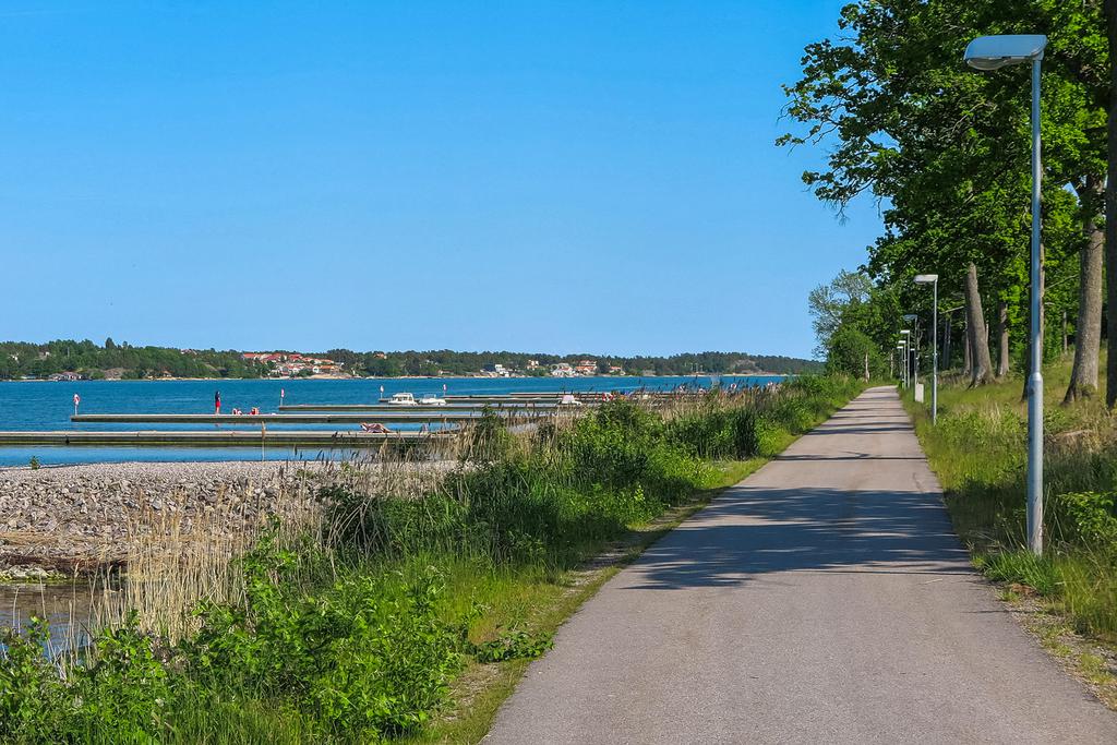 Strandpromenad in till centrum