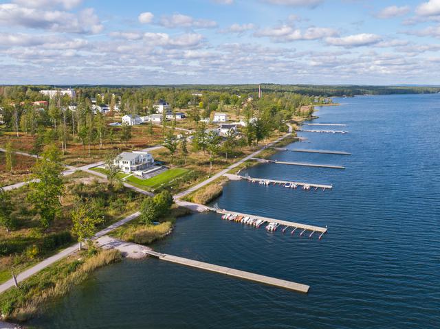 Se tomtkarta på: http://karta.gertrudsvik.se/