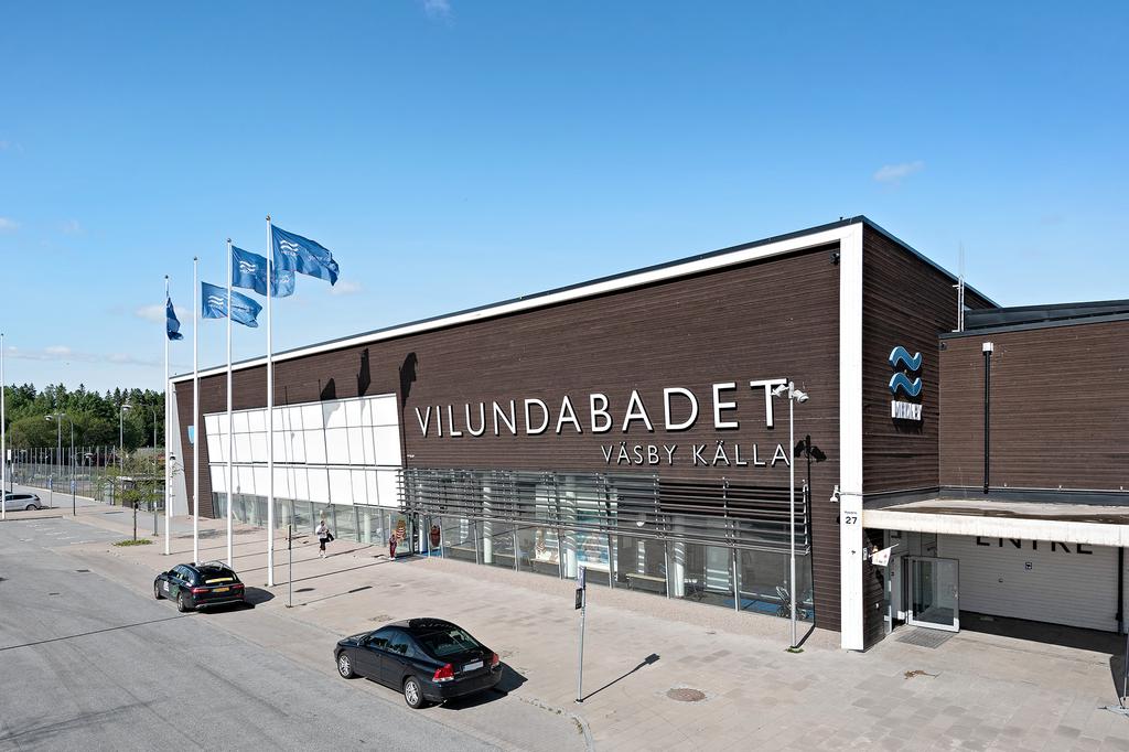 Vilundaparken är Upplands Väsby kommuns största idrottsanläggning. Här finns hallar och planer för många olika sporter och en aktivitetspark för skateboard, kickbike och spontanidrott.