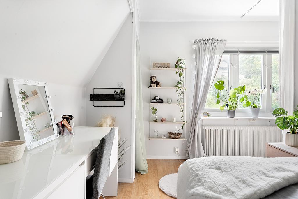 Del av sovrum två på övre plan