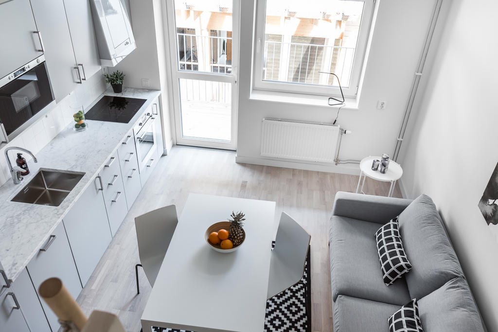 Bild tagen från sängloft, goda möbleringsmöjligheter i allrum