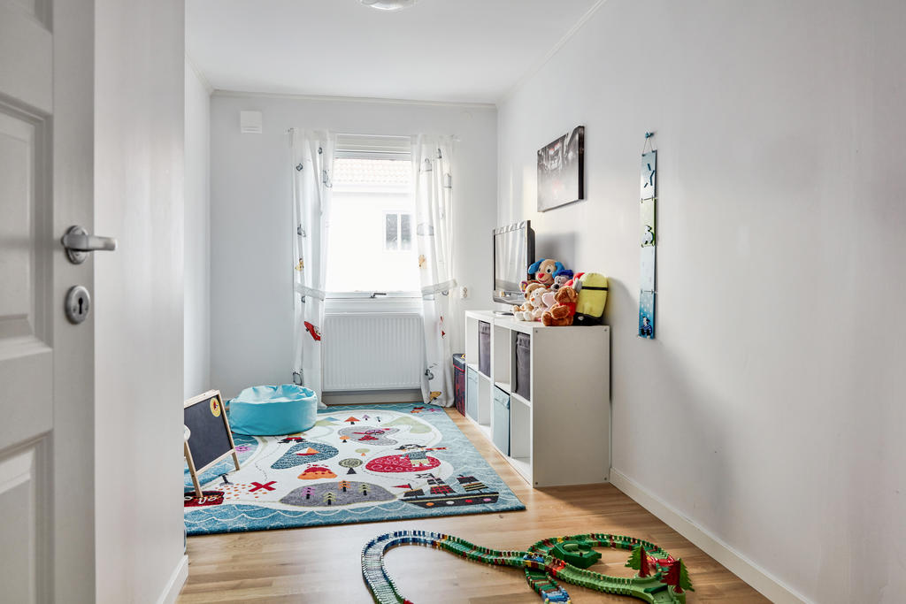 Husets första sovrum finns på entréplanet