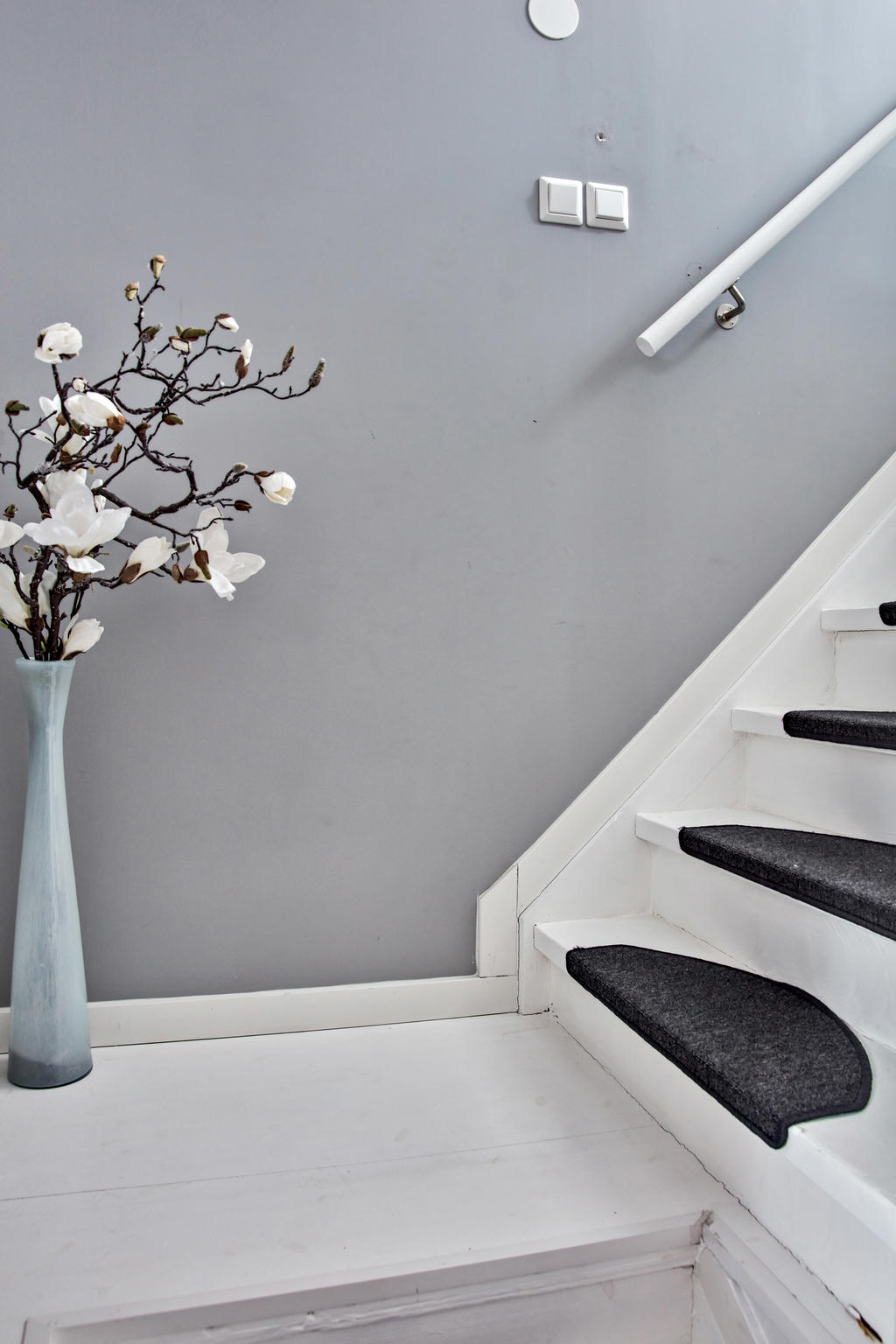 Trappan leder dig upp till övre plan