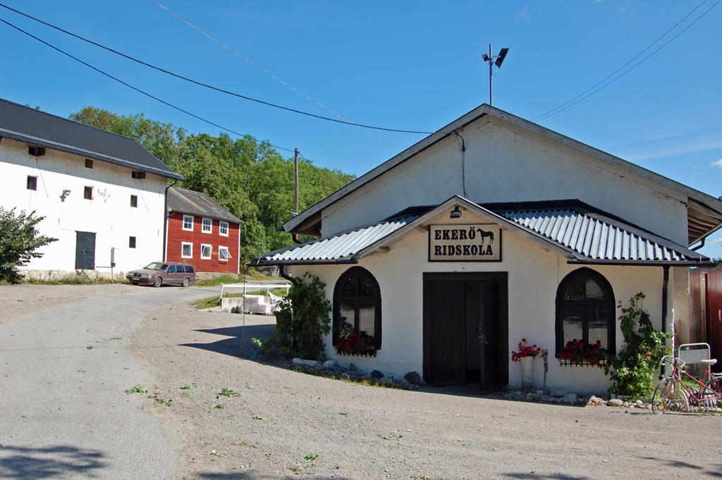 Ekerö ridskola