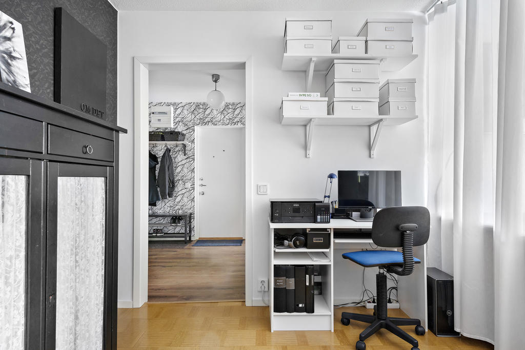 Vy över kontorsplats.