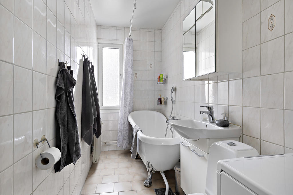 Fint badrum i kakel och klinker. 