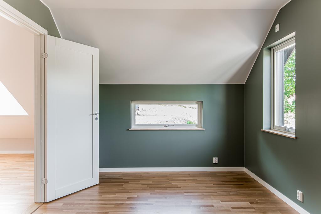 Sovrum. Observera att bilderna är fotade i ett annat hus som uppförts. Planlösning avviker mot exempelhuset.