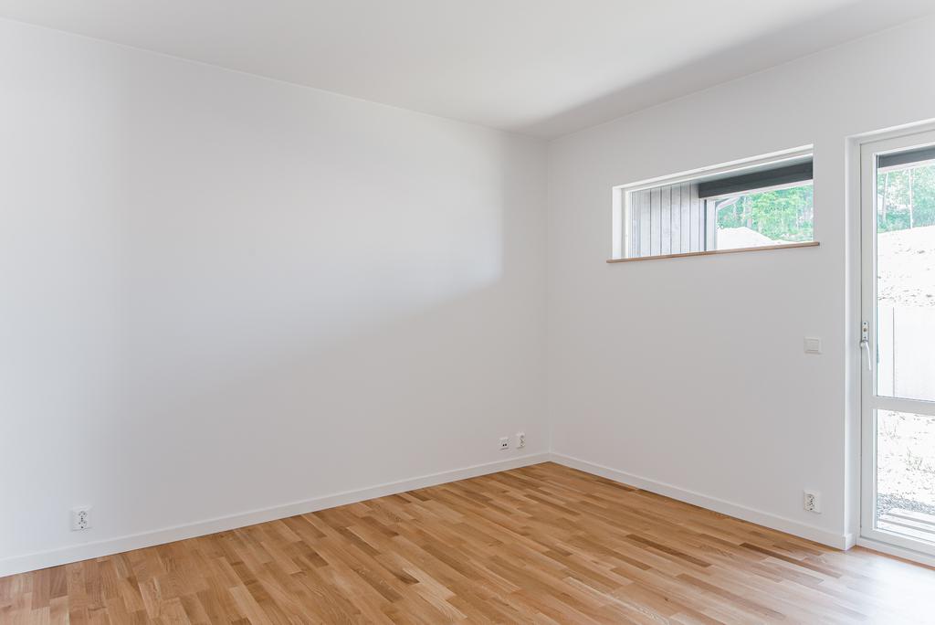 Observera att bilderna är fotade i ett annat hus som uppförts. Planlösning avviker mot exempelhuset.