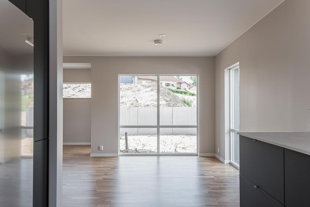 Observera att bilderna är fotade i ett annat hus som uppförts. Planlösning avviker mot exempelhuset.