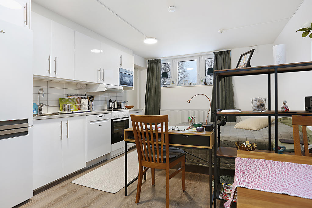 Nyare lägenhet 0902, souterrängplan, kök/allrum