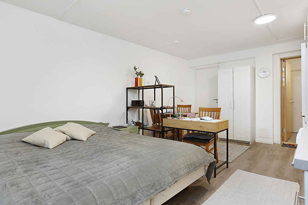 Nyare lägenhet 0902, souterrängplan, kök/vardagsrum