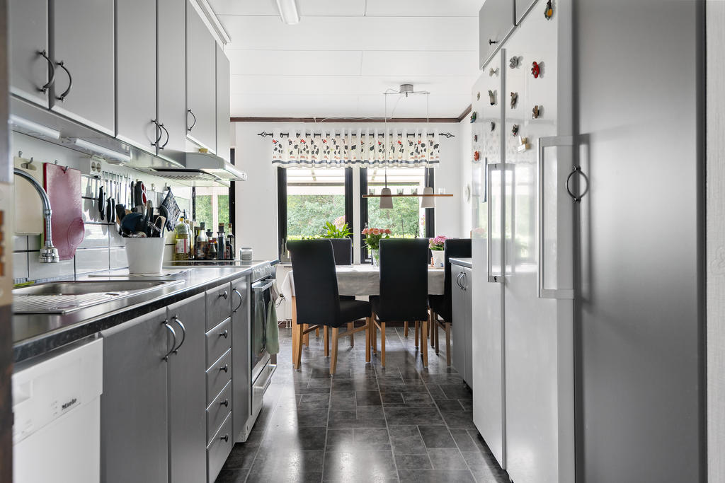 Kök med nya luckor och ytskikt