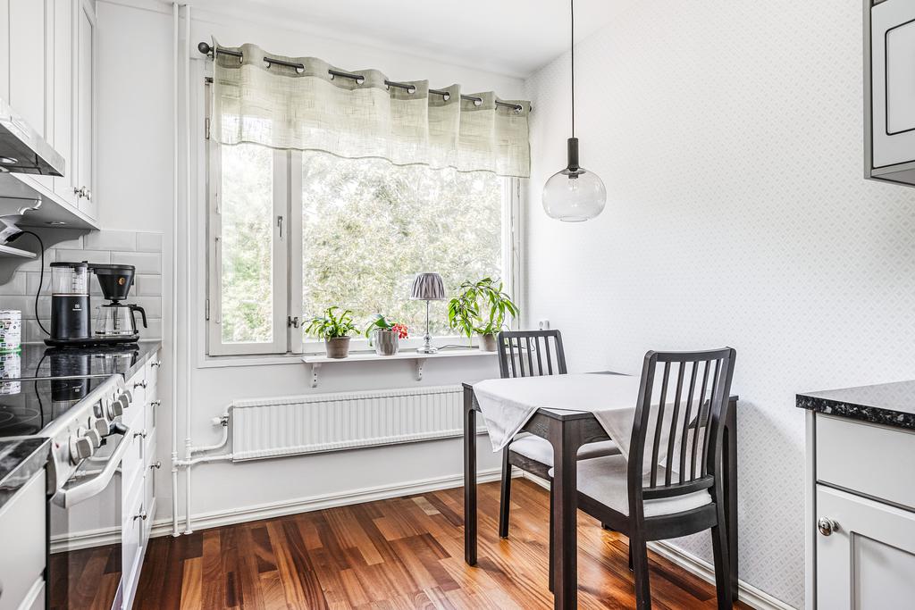 Plats för matbord i köket.