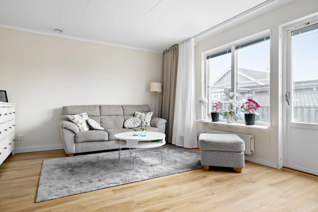 Varför inte bjuda vännerna på spelkväll i soffan?