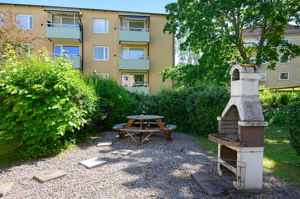 På den gemensamma innergården finns möjlighet att grilla