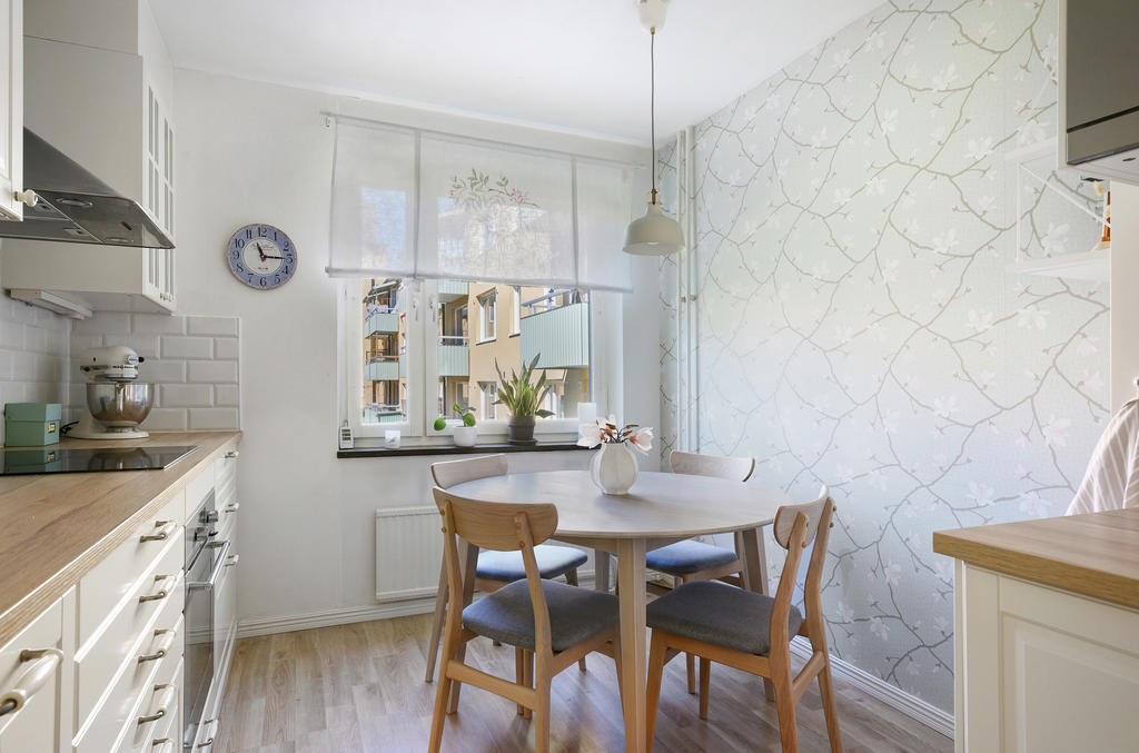 I köket finns plats för matgrupp