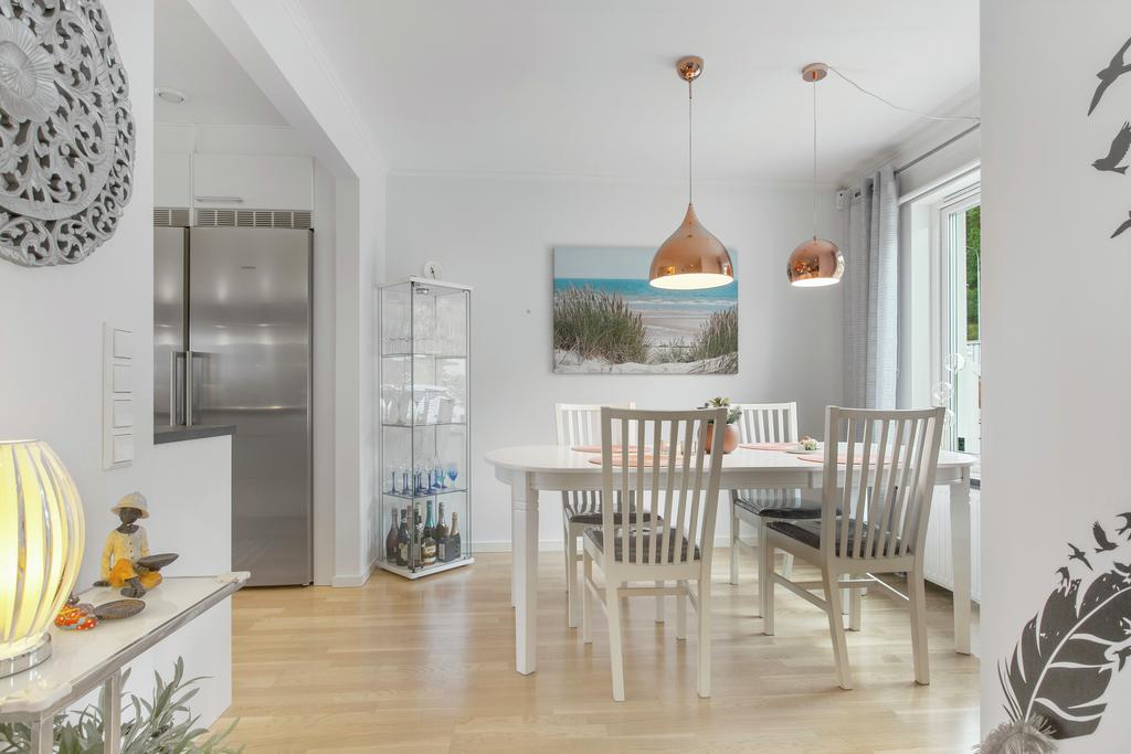 Plats för matbord finns intill fönster