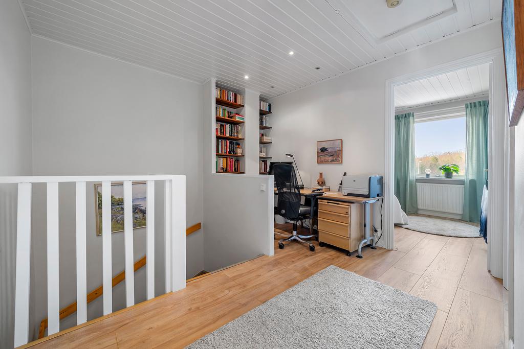 Övre hall (möblerbart med tex hemmakontor)