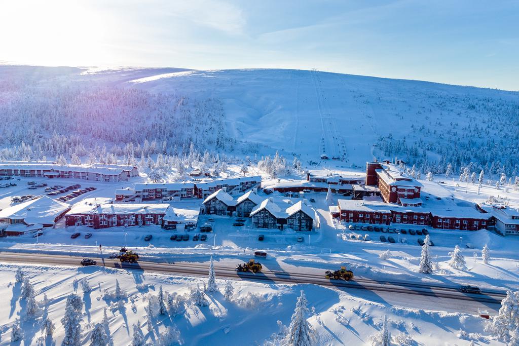 Högfjällshotellets anläggning med hotell, lägenheter och skidbackar