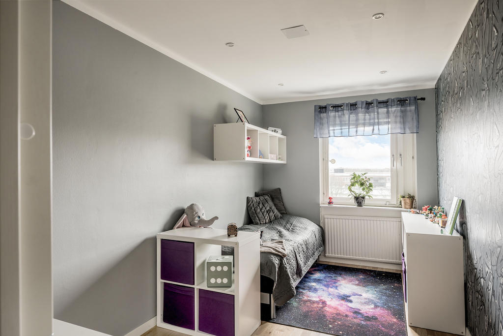 Sovrum 2 renoverat 2021 med bl.a. LED-spotlights