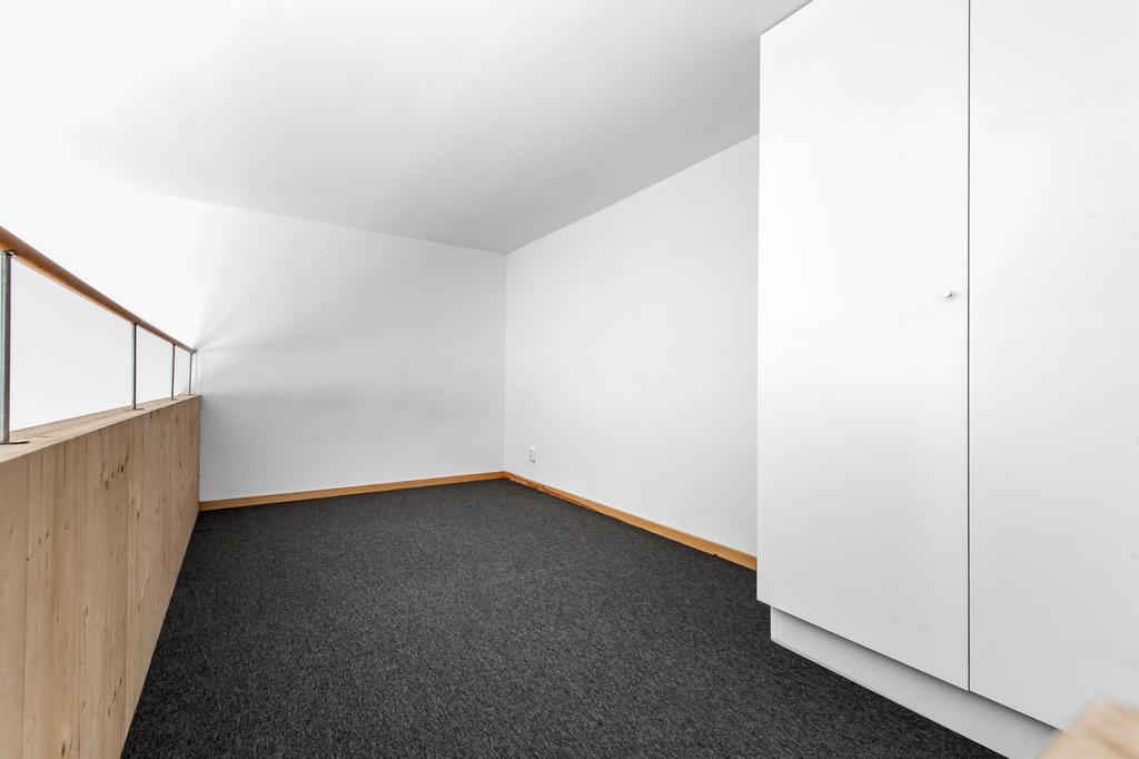 Sovloft med garderober