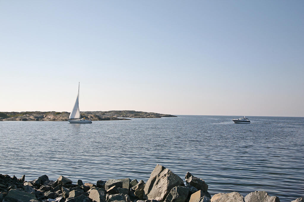 Vackra kustremsor längst med Lerkil och Vallda Sandö