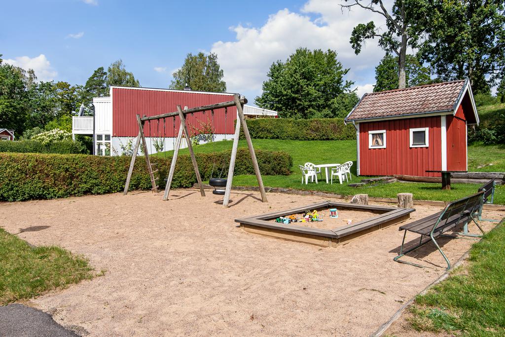 Gemensam lekpark som ligger precis intill bostaden