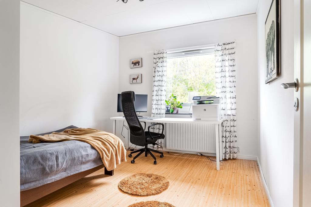 Ett av 2 sovrum på översta plan