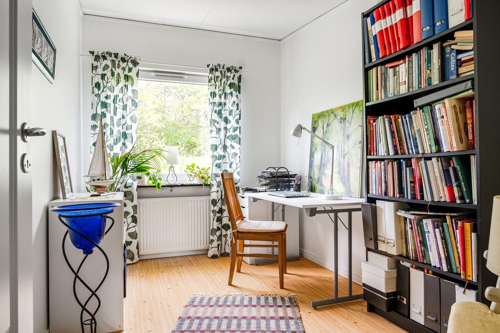  Ett av 2 sovrum på översta plan