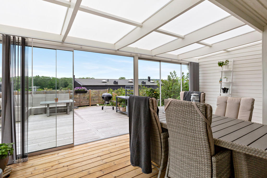 Inglasning med altan utanför