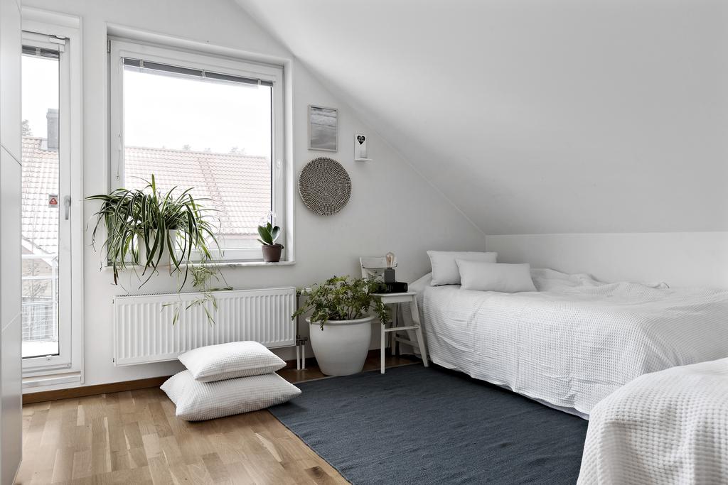 Sovrum 1 med utgång till en härlig balkong