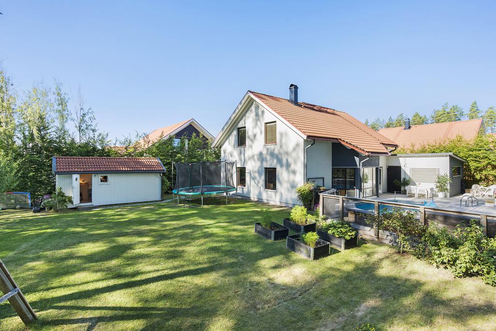 Bekvämt med en isolerad stuga som består av kontorsdel/arbetsrum