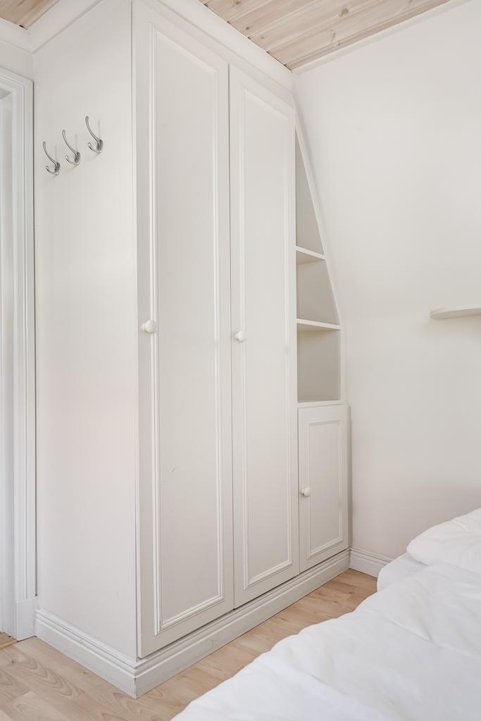 Garderob i sovrum övre plan hus nr 1