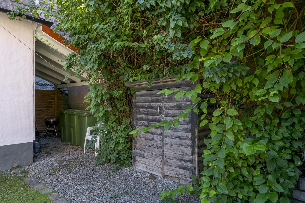 Förråd i trädgård