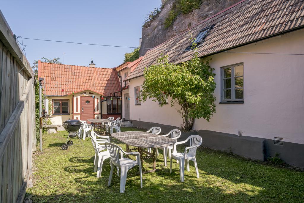 Bostadshus 1 och 2 samt trädgård