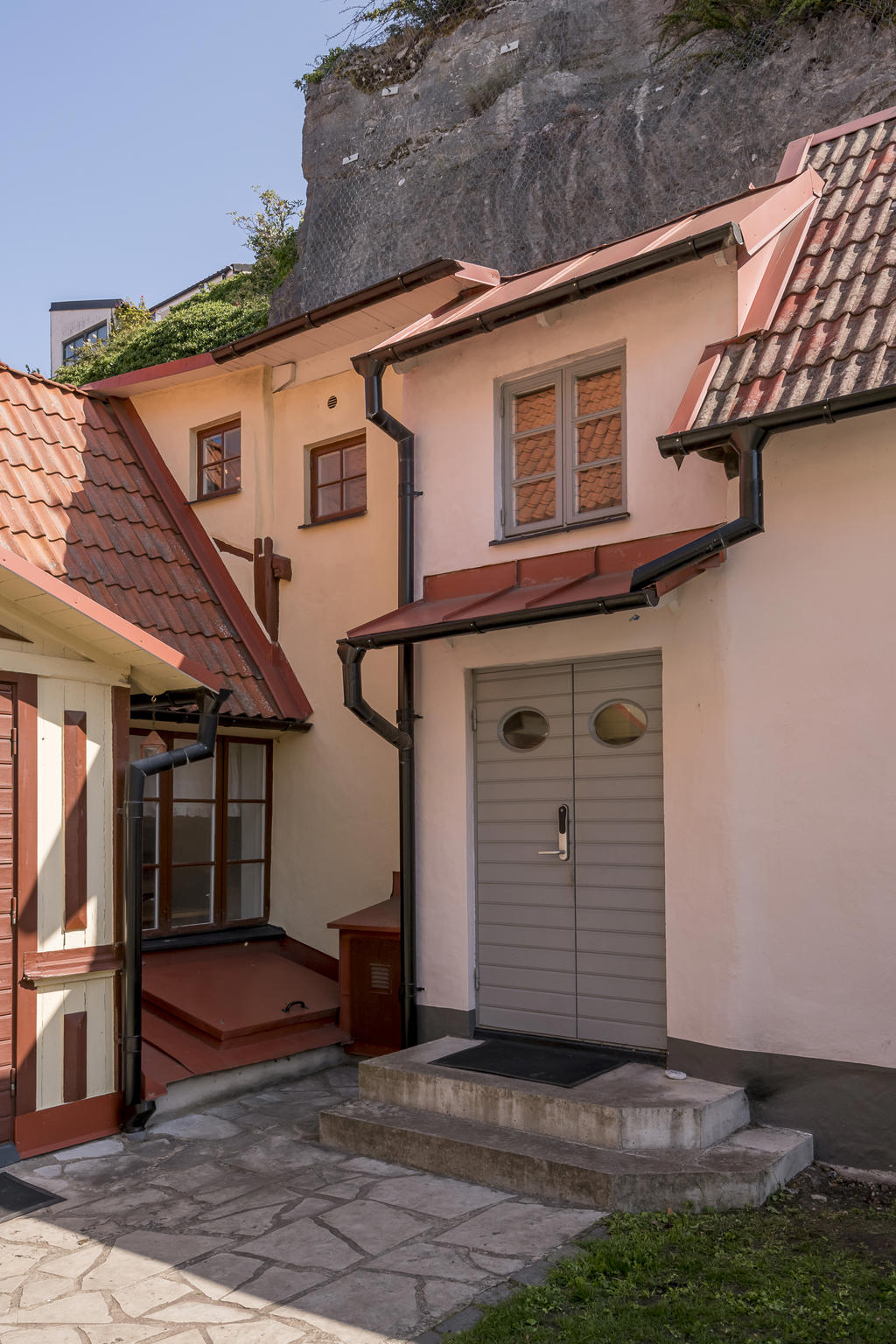 Entré hus 2