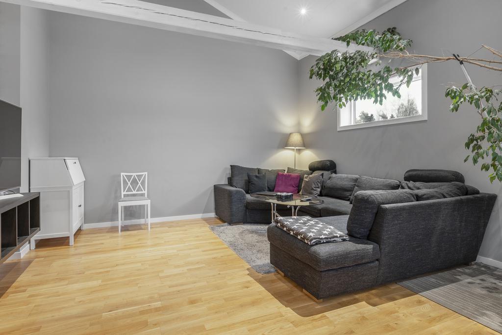 Plats för stora soffan och hela familjen!