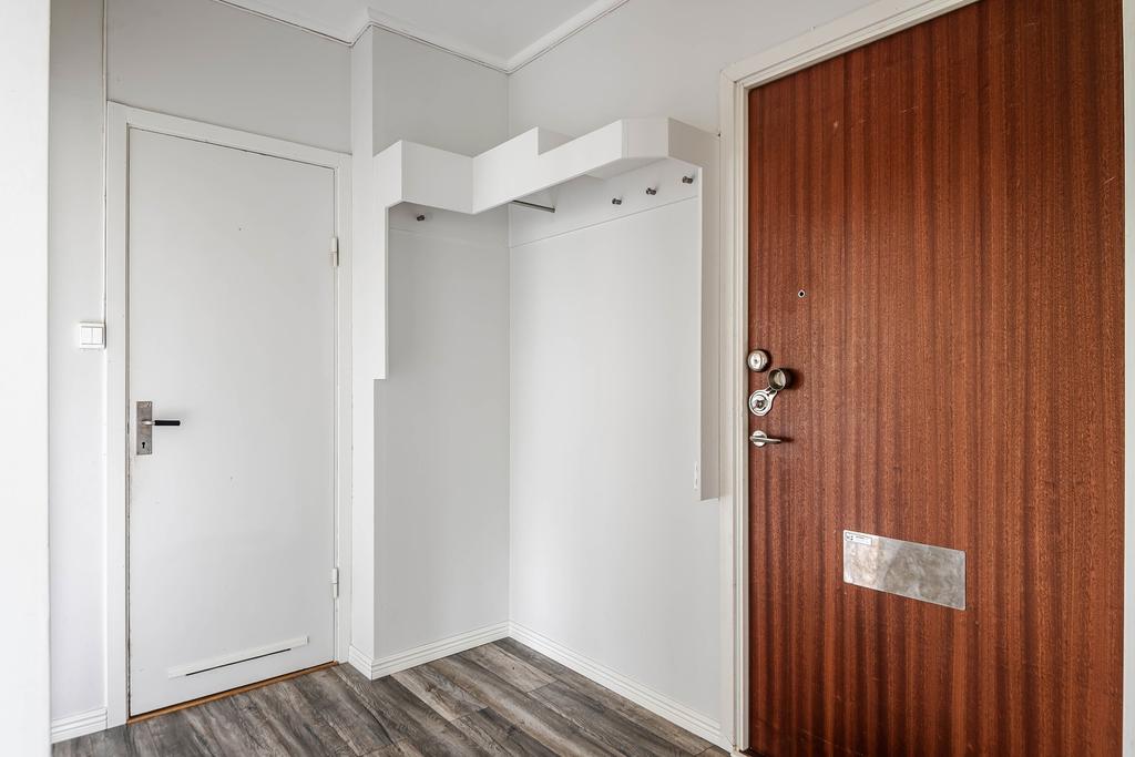 Välkommen in, här har du avhängning till höger.