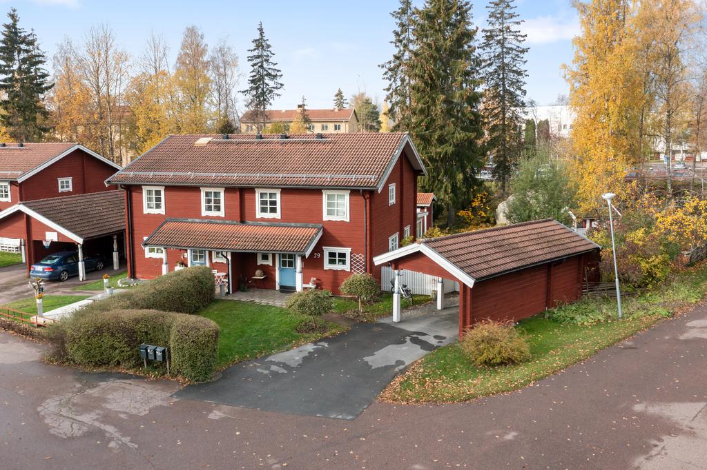 Parhus med carport