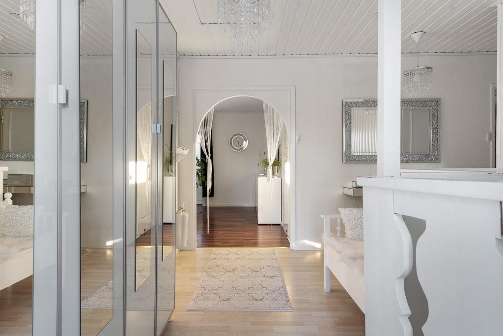 Hall, från entrén